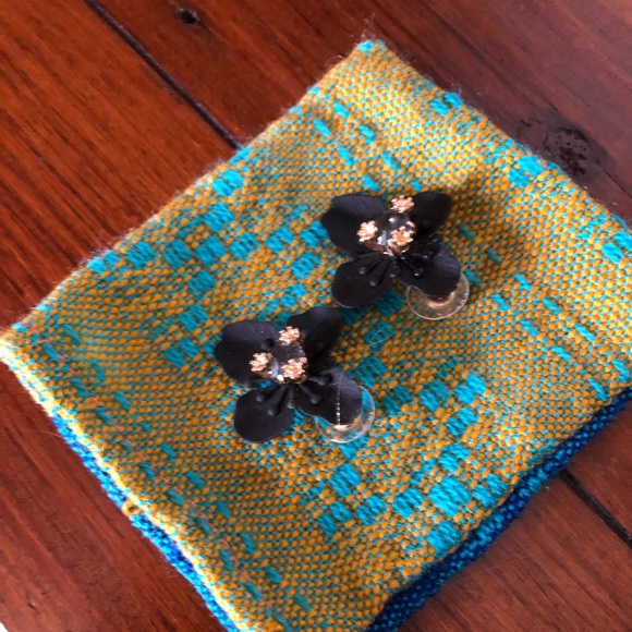 Earrings pierced - Picture 1 of 4